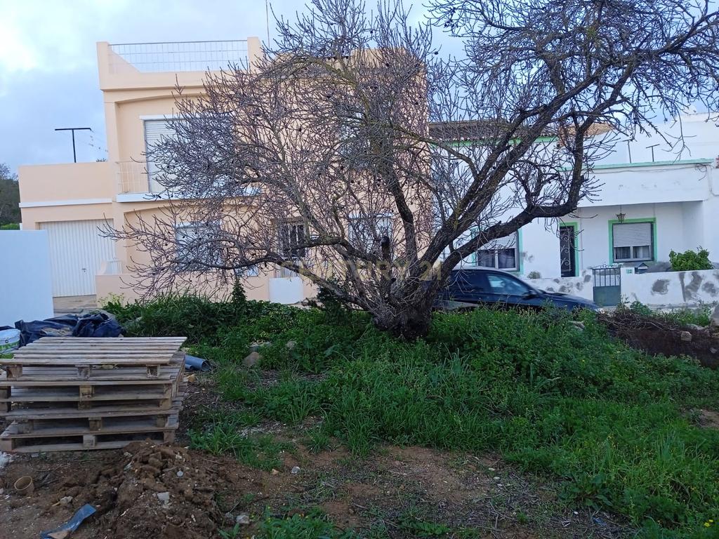 NÃO PERCA ESTA GRANDE OPORTUNIDADE! TERRENO URBANO MUITO BEM LOCALIZADO PARA CONSTRUÇÃO DE MORADIA INDEPENDENTE COM  DOIS PISOS, VISTA MAR, QUINTAL COM 90 M2 E TERRAÇO - Image 2