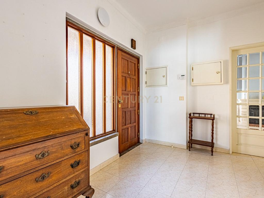 Moradia  Venda do Pinheiro com Jardim - Image 8