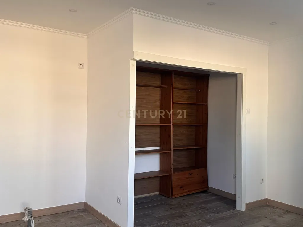 Prédio em Marvila com terreno de 589 metros! - Image 28