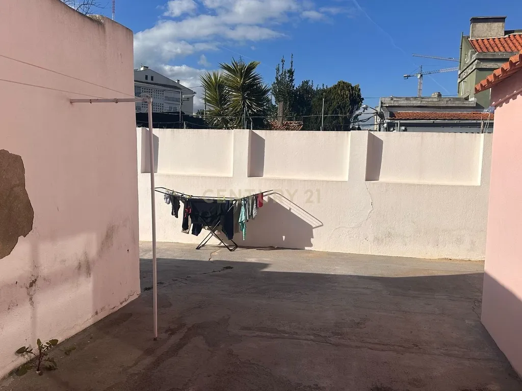 Prédio em Marvila com terreno de 589 metros! - Image 33
