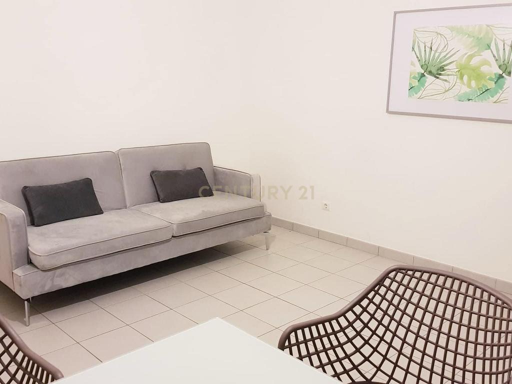 NÃO PERCA ESTA GRANDE OPORTUNIDADE! APARTAMENTO T1 MODERNO E ESPAÇOSO MUITO BEM LOCALIZADO NUMA DAS MELHORES ZONAS DE PORTIMAO - ENCOSTA DA MARINA A PASSOS DA PRAIA! - Image 2