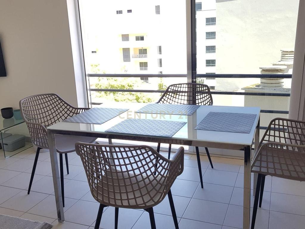 NÃO PERCA ESTA GRANDE OPORTUNIDADE! APARTAMENTO T1 MODERNO E ESPAÇOSO MUITO BEM LOCALIZADO NUMA DAS MELHORES ZONAS DE PORTIMAO - ENCOSTA DA MARINA A PASSOS DA PRAIA! - Image 3