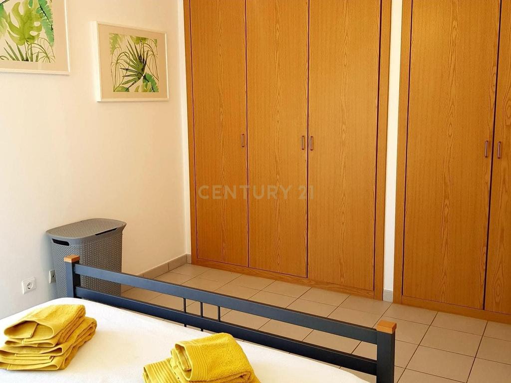 NÃO PERCA ESTA GRANDE OPORTUNIDADE! APARTAMENTO T1 MODERNO E ESPAÇOSO MUITO BEM LOCALIZADO NUMA DAS MELHORES ZONAS DE PORTIMAO - ENCOSTA DA MARINA A PASSOS DA PRAIA! - Image 11