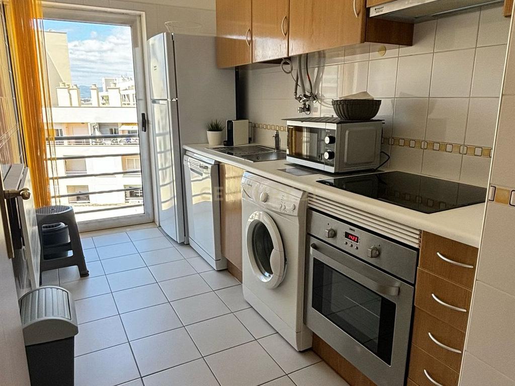NÃO PERCA ESTA GRANDE OPORTUNIDADE! APARTAMENTO T1 MODERNO E ESPAÇOSO MUITO BEM LOCALIZADO NUMA DAS MELHORES ZONAS DE PORTIMAO - ENCOSTA DA MARINA A PASSOS DA PRAIA! - Image 4