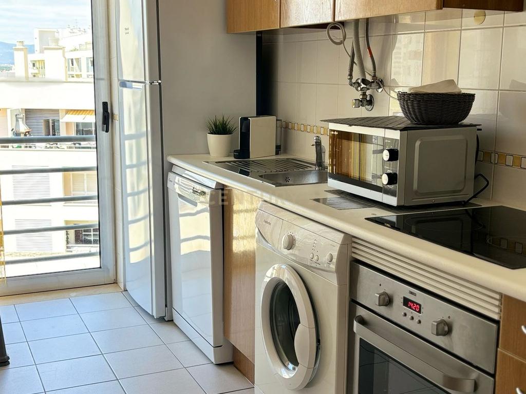 NÃO PERCA ESTA GRANDE OPORTUNIDADE! APARTAMENTO T1 MODERNO E ESPAÇOSO MUITO BEM LOCALIZADO NUMA DAS MELHORES ZONAS DE PORTIMAO - ENCOSTA DA MARINA A PASSOS DA PRAIA! - Image 6