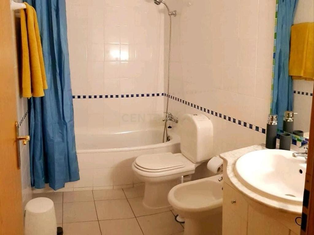 NÃO PERCA ESTA GRANDE OPORTUNIDADE! APARTAMENTO T1 MODERNO E ESPAÇOSO MUITO BEM LOCALIZADO NUMA DAS MELHORES ZONAS DE PORTIMAO - ENCOSTA DA MARINA A PASSOS DA PRAIA! - Image 13