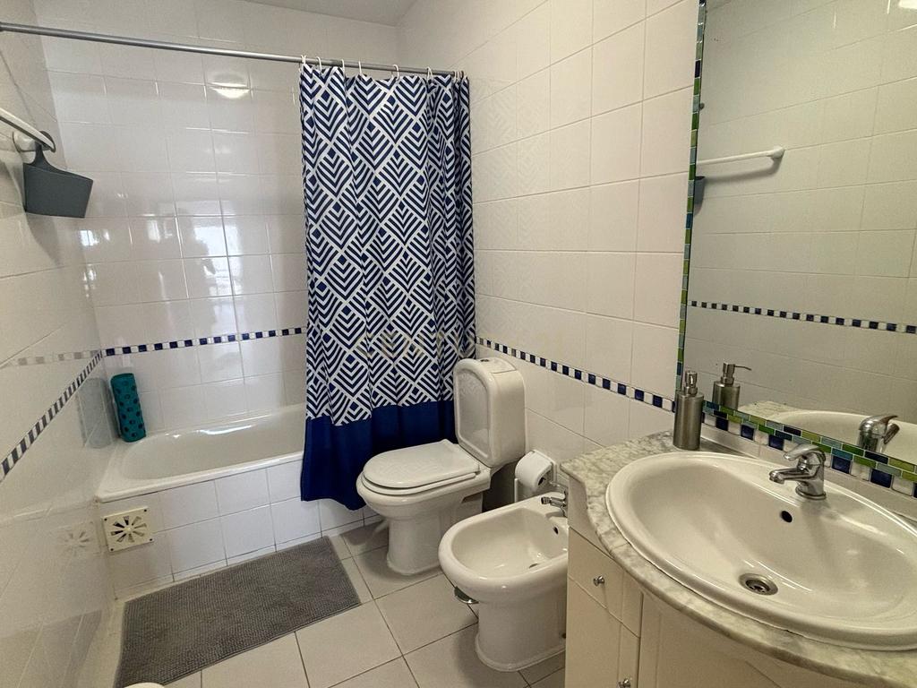 NÃO PERCA ESTA GRANDE OPORTUNIDADE! APARTAMENTO T1 MODERNO E ESPAÇOSO MUITO BEM LOCALIZADO NUMA DAS MELHORES ZONAS DE PORTIMAO - ENCOSTA DA MARINA A PASSOS DA PRAIA! - Image 12