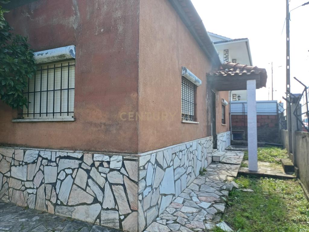 Moradia Isolada em Pinhal Vidal, Corroios, Seixal: Luz Natural e Vista Campestre - Image 19