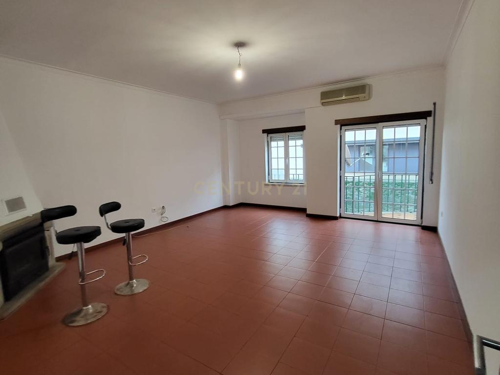 Apartamento T3 no centro de Viseu - Image 3