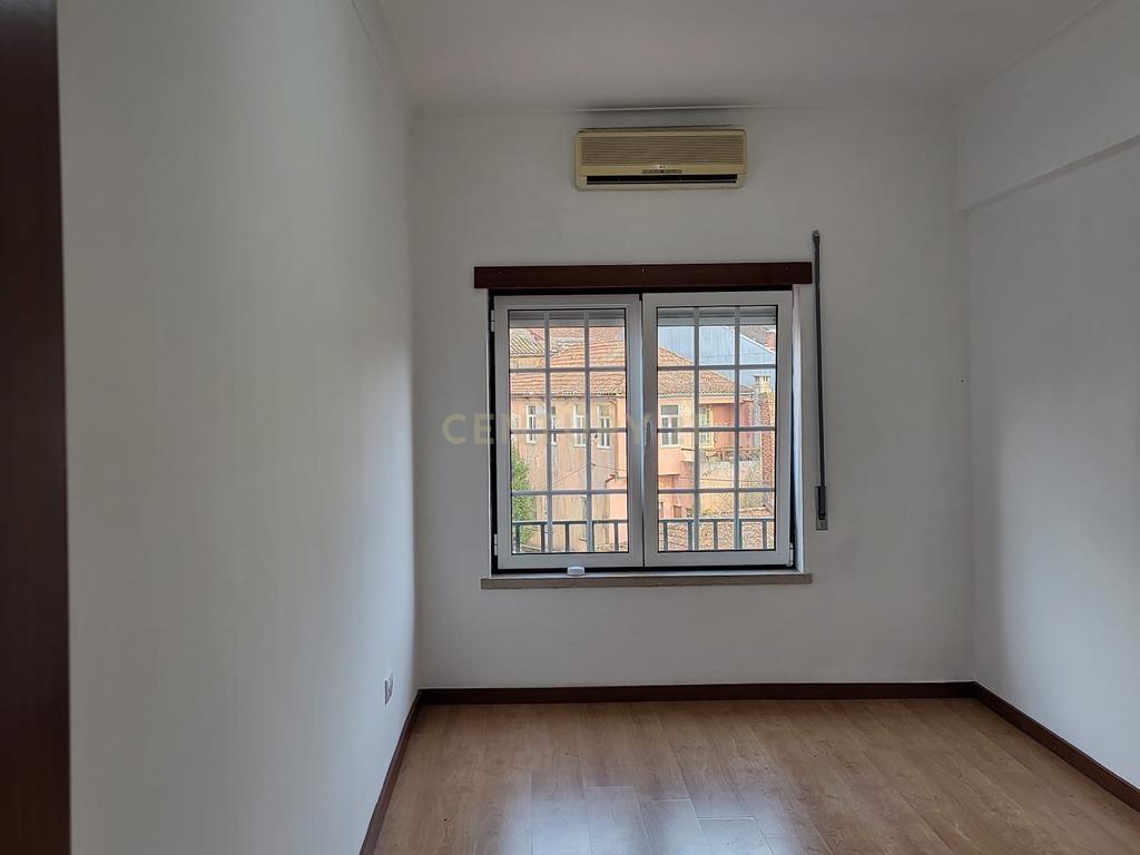Apartamento T3 no centro de Viseu - Image 7