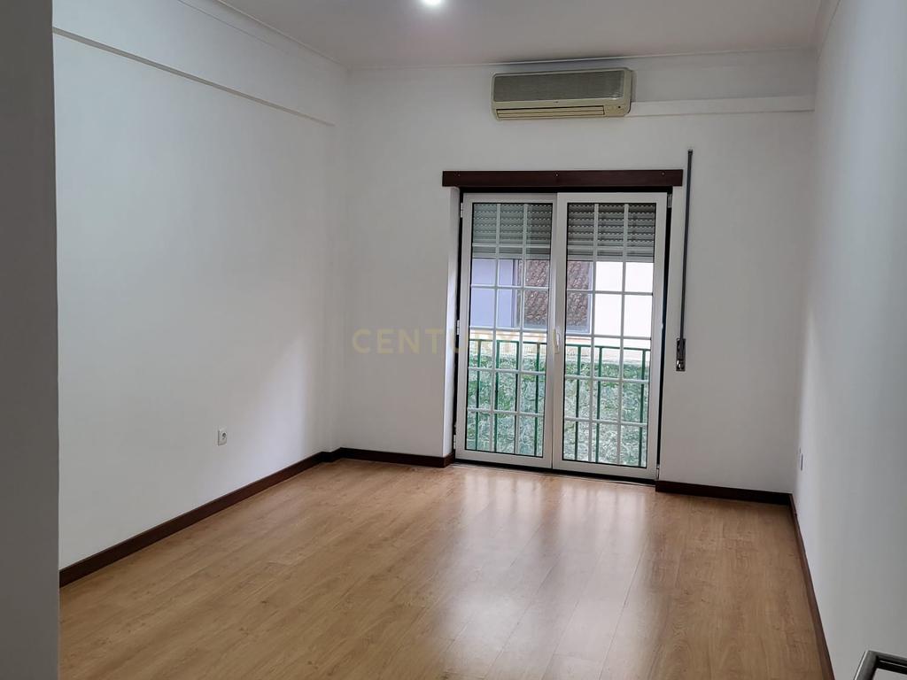 Apartamento T3 no centro de Viseu - Image 10