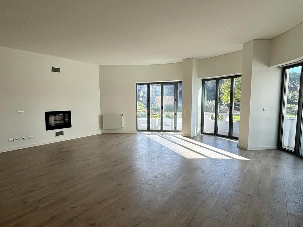 Apartamento T4- Edifício Comendador - Image 3