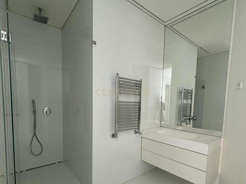 Apartamento T4- Edifício Comendador - Image 17