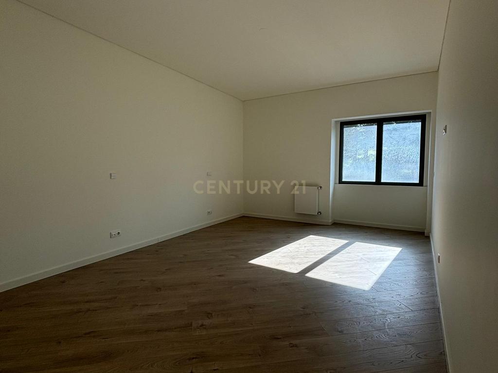 Apartamento T4- Edifício Comendador - Image 10
