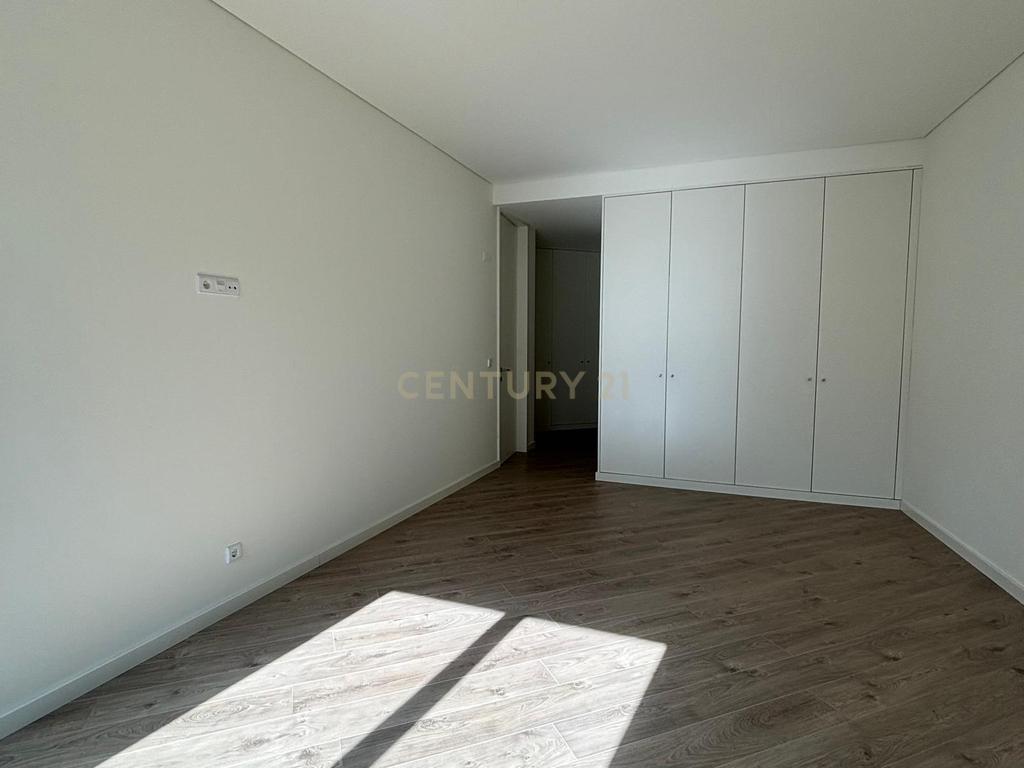 Apartamento T4- Edifício Comendador - Image 9