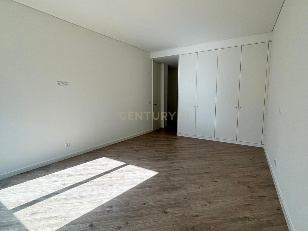 Apartamento T4- Edifício Comendador - Image 20