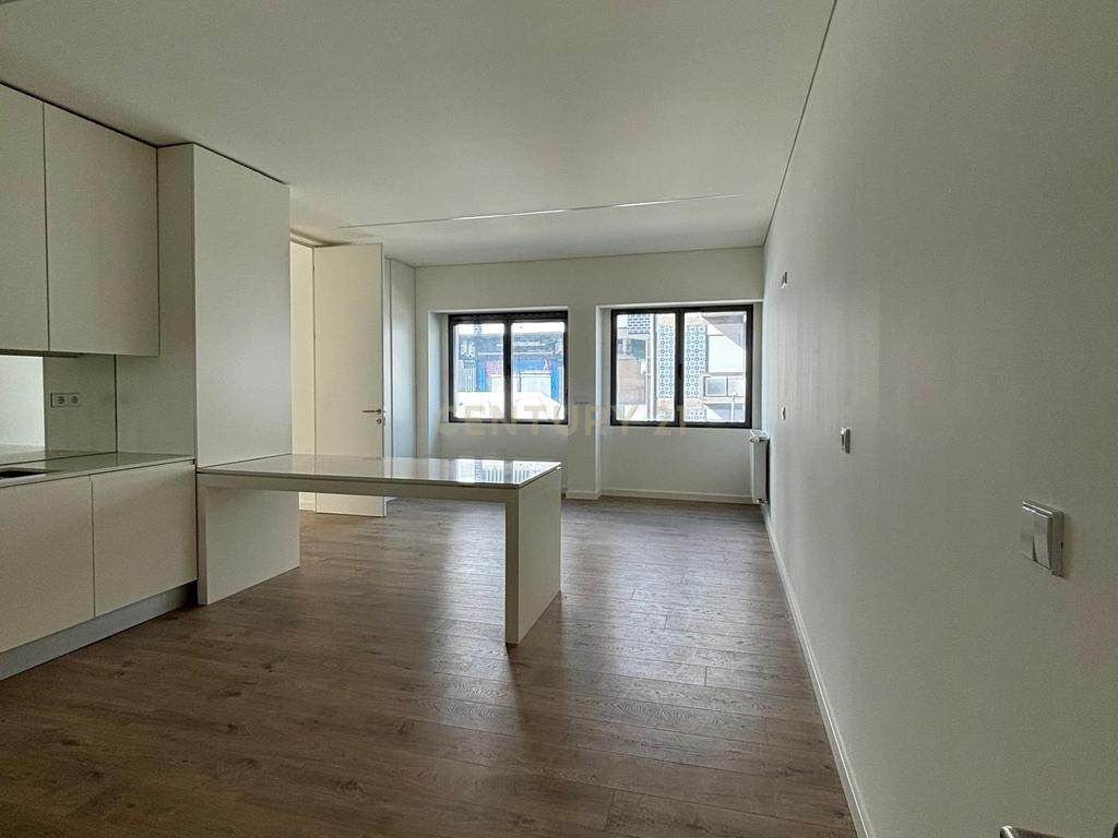Apartamento T4- Edifício Comendador - Image 7