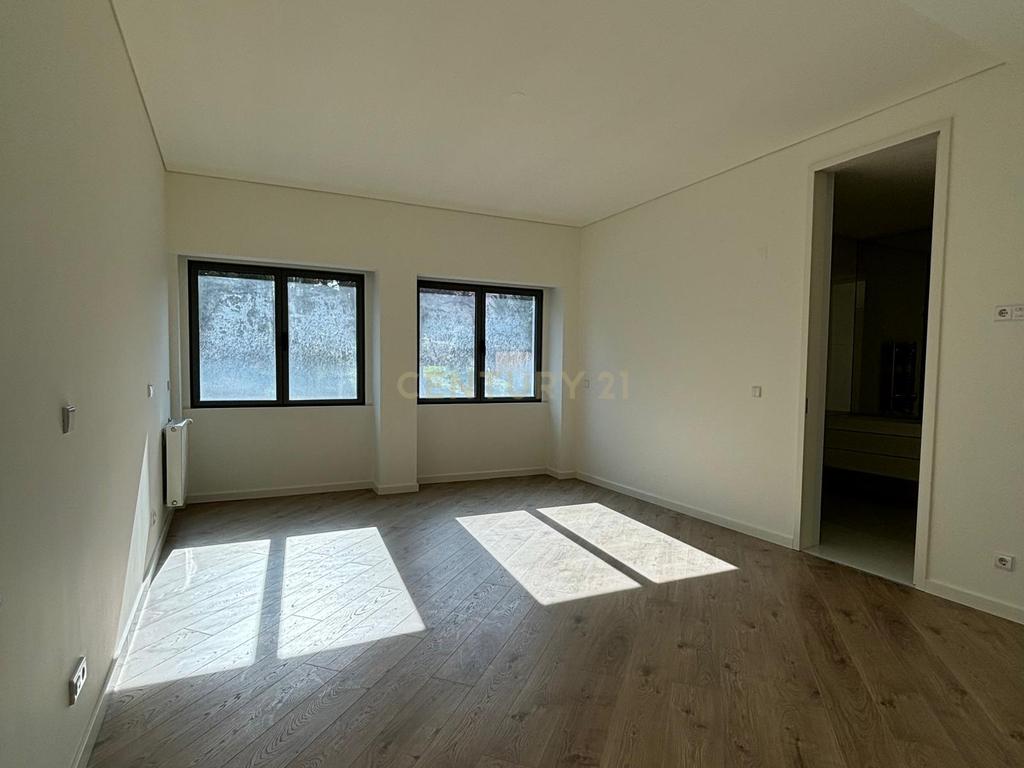 Apartamento T4- Edifício Comendador - Image 15