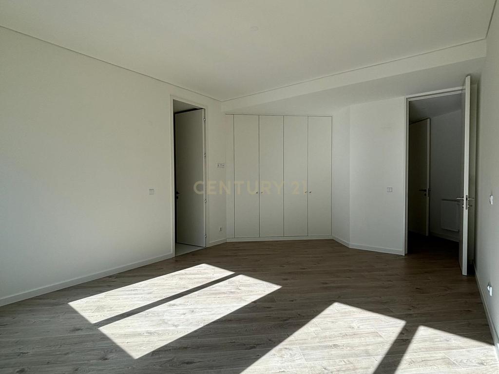 Apartamento T4- Edifício Comendador - Image 16