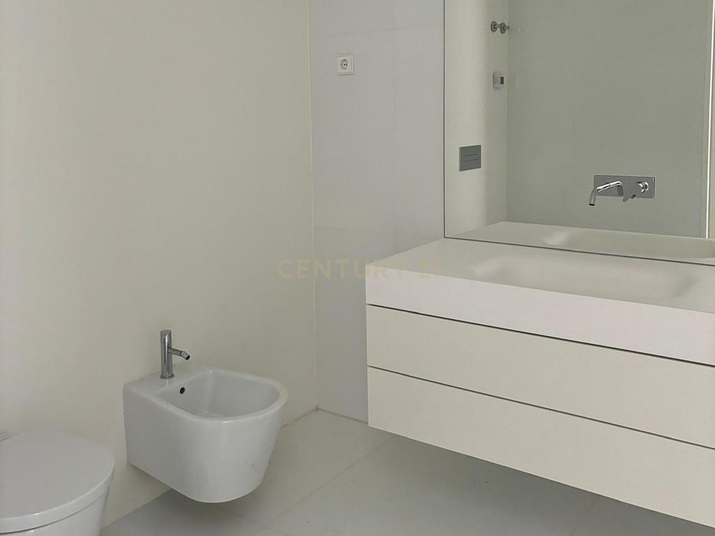 Apartamento T4- Edifício Comendador - Image 13