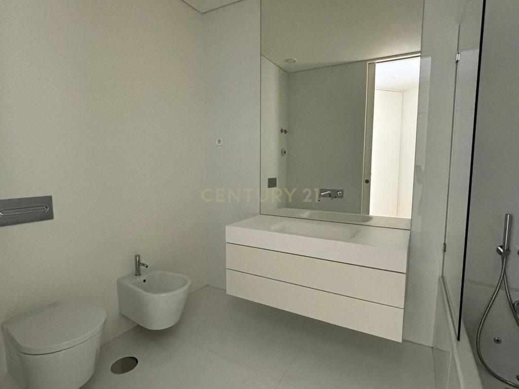 Apartamento T4- Edifício Comendador - Image 12