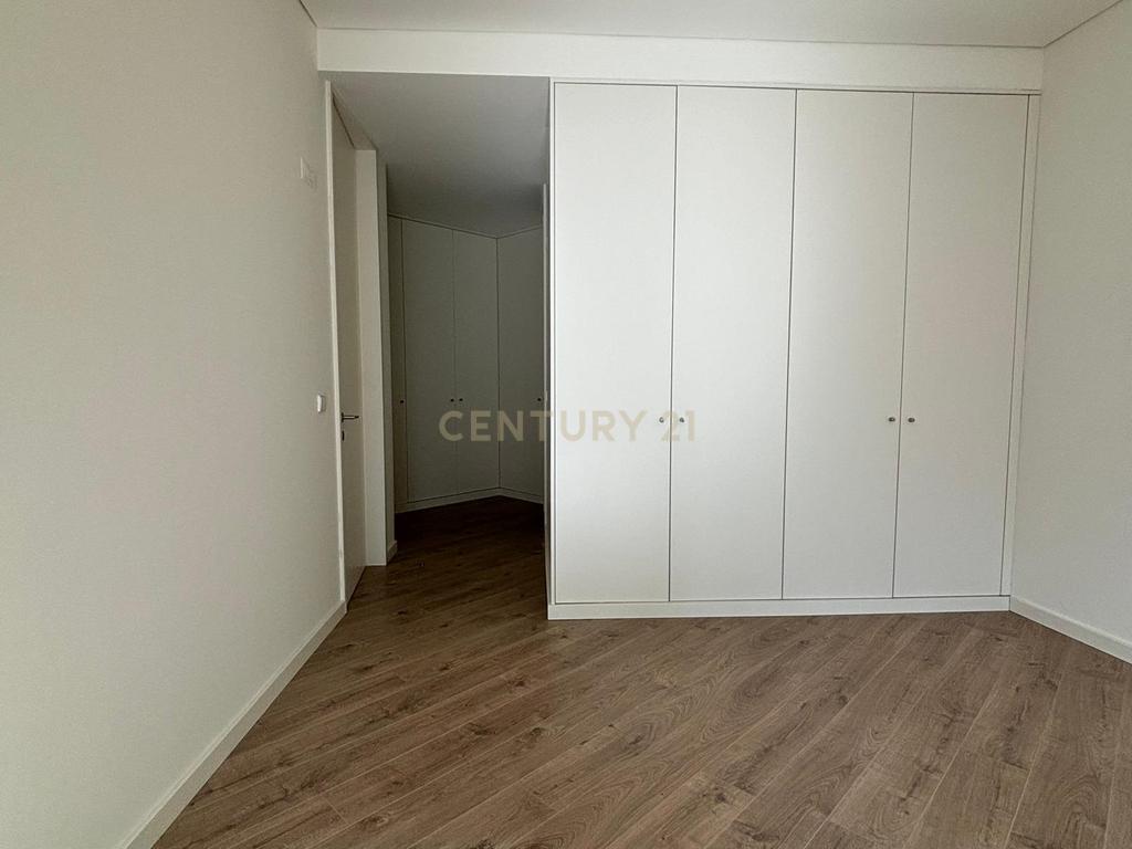 Apartamento T4- Edifício Comendador - Image 11