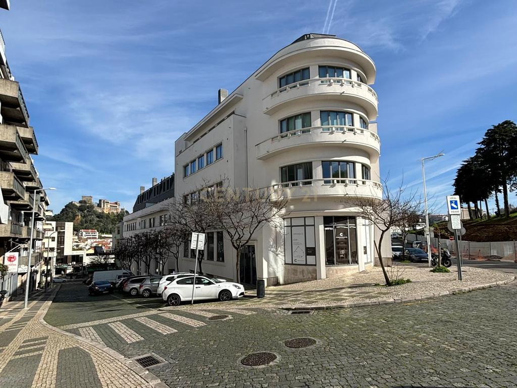 Apartamento T4- Edifício Comendador - Image 2