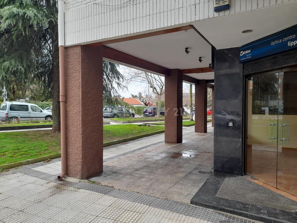 Espaço Comercial Versátil em Madrid - 243m² com Ar Condicionado - Image 18