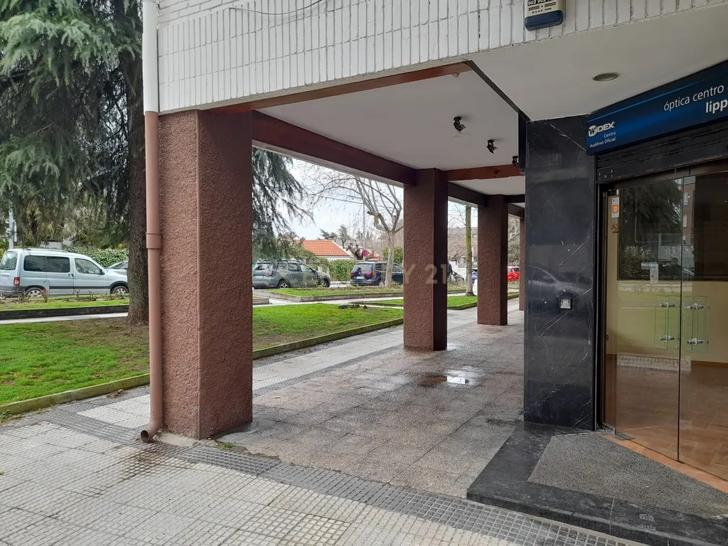 Espaço Comercial Versátil em Madrid - 243m² com Ar Condicionado - Image 18
