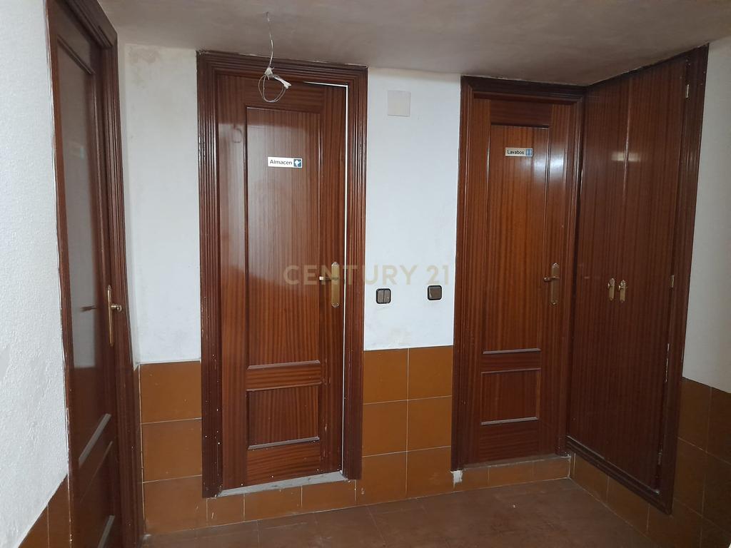 Espaço Comercial Versátil em Madrid - 243m² com Ar Condicionado - Image 21