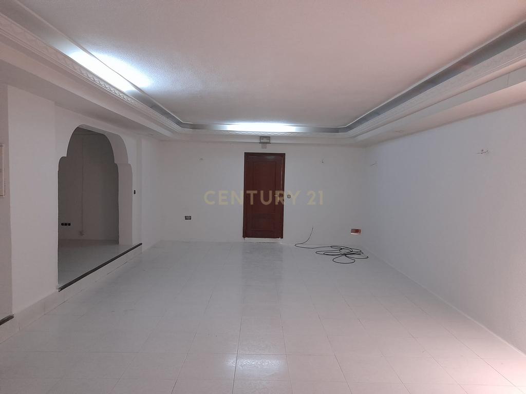 Espaço Comercial Versátil em Madrid - 243m² com Ar Condicionado - Image 15