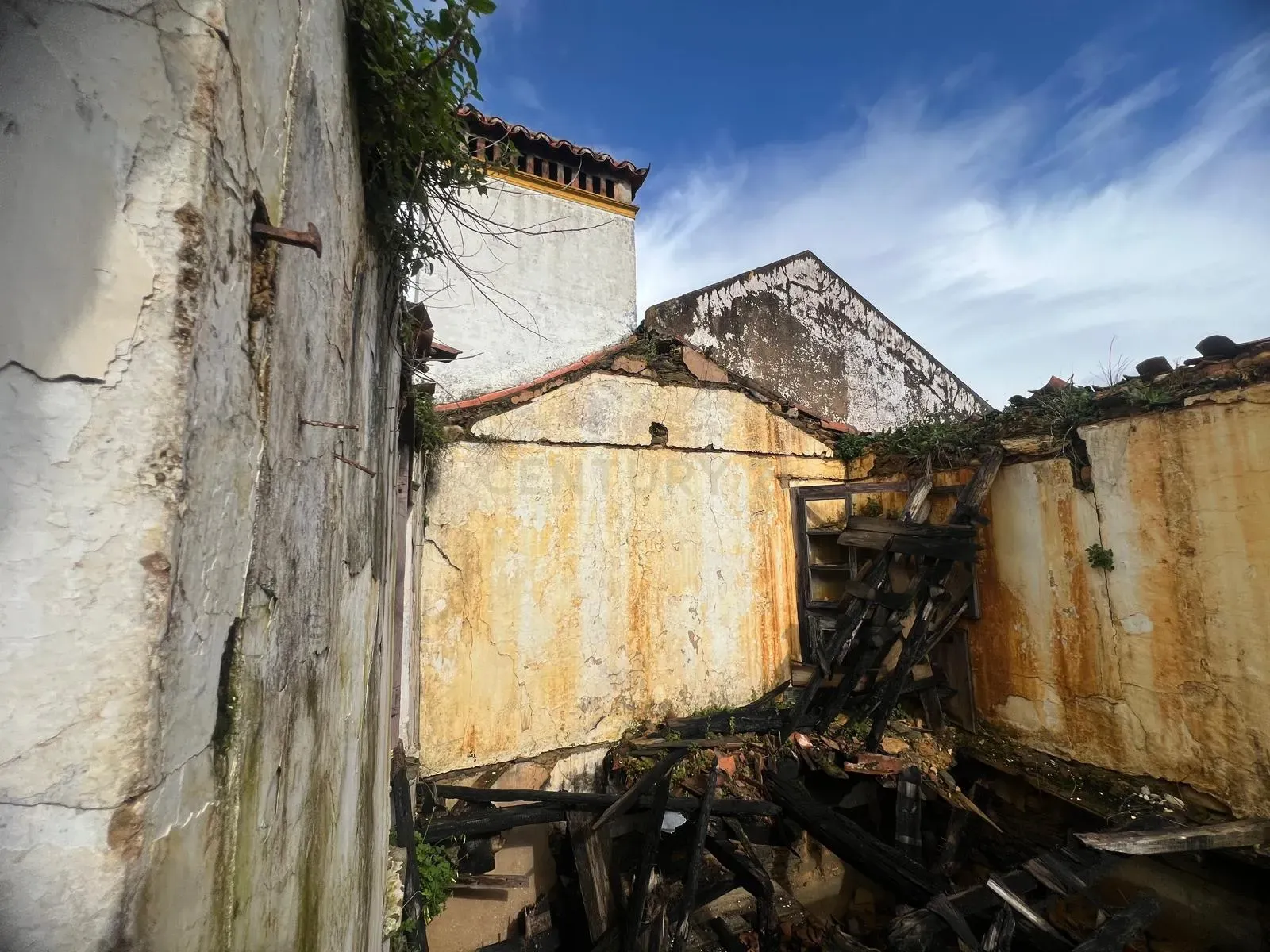 Casa para reconstrução total a 10 min da Praia Fluvial de Aldeia do Mato Abrantes - Image 24