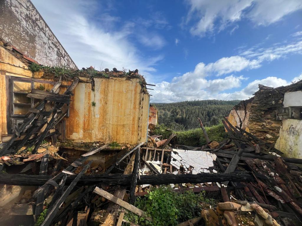 Casa para reconstrução total a 10 min da Praia Fluvial de Aldeia do Mato Abrantes - Image 23