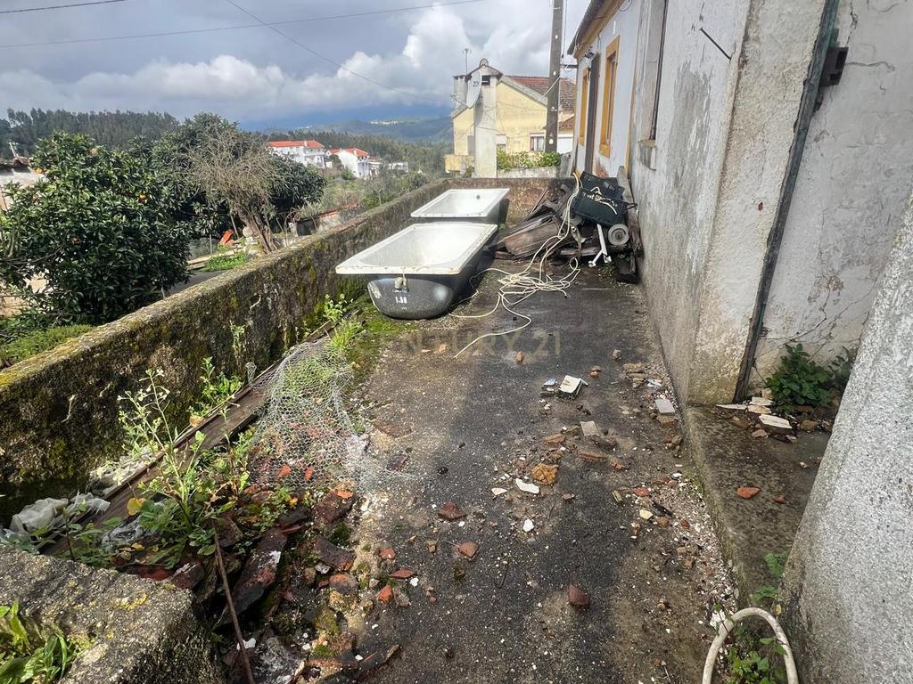 Casa para reconstrução total a 10 min da Praia Fluvial de Aldeia do Mato Abrantes - Image 7