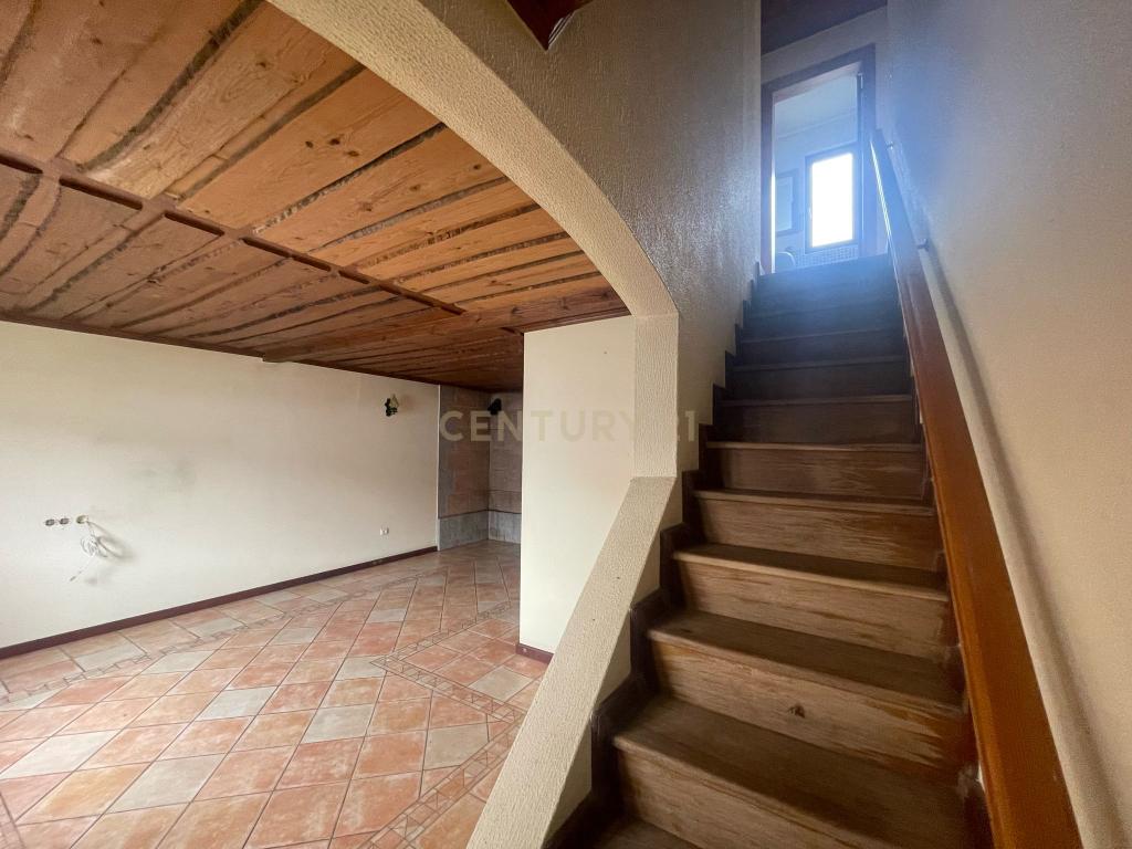 Edifício de habitação + Armazém. - Image 14