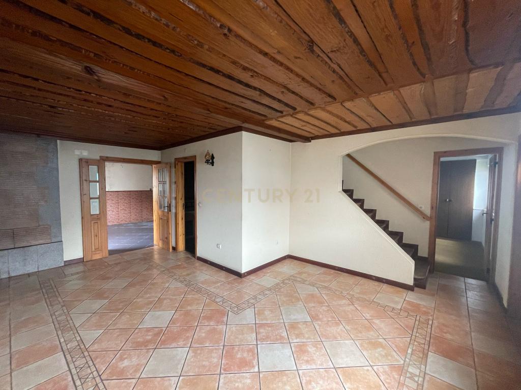 Edifício de habitação + Armazém. - Image 3