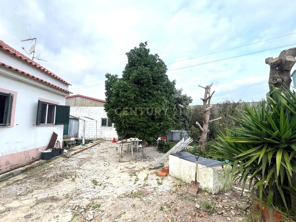 Terreno rústico com Moradias e armazém em Santa Marta de Corroios . - Image 12