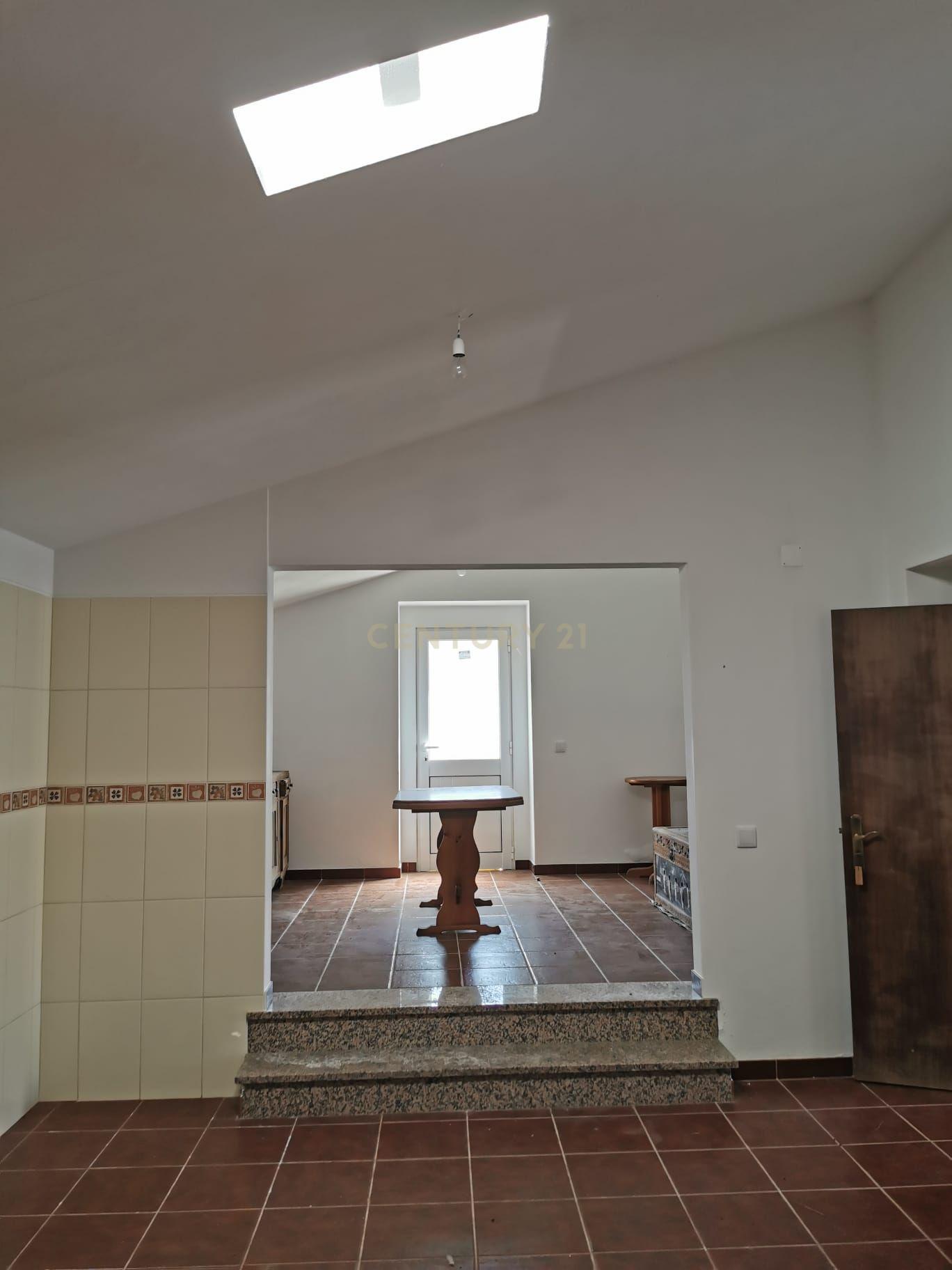 Casa terrea com anexo em ruina - Image 13