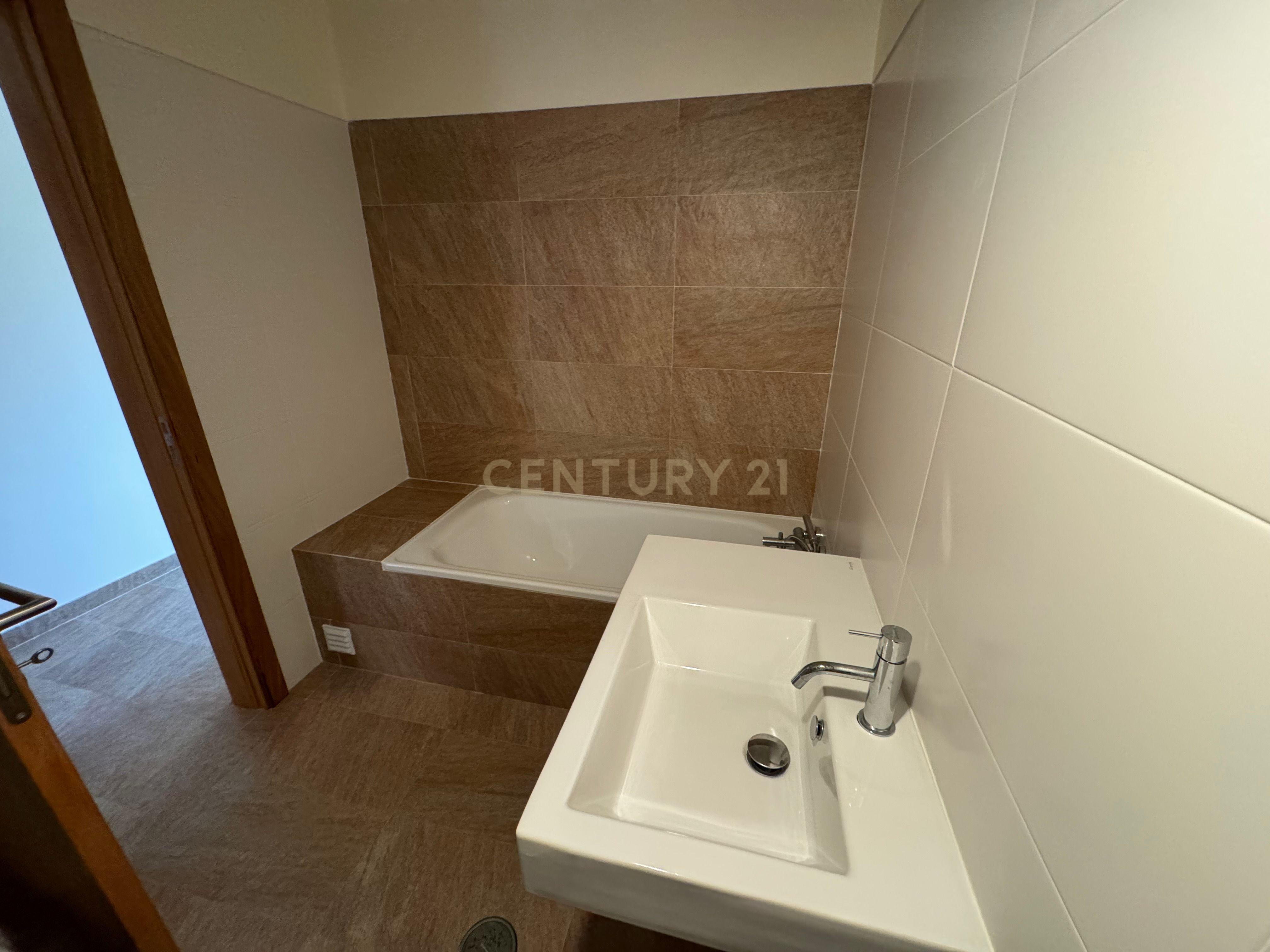 Encantadora moradia de 3 quartos situada no condomínio fechado Casas da Aldeia, em São Francisco da Serra - Image 32