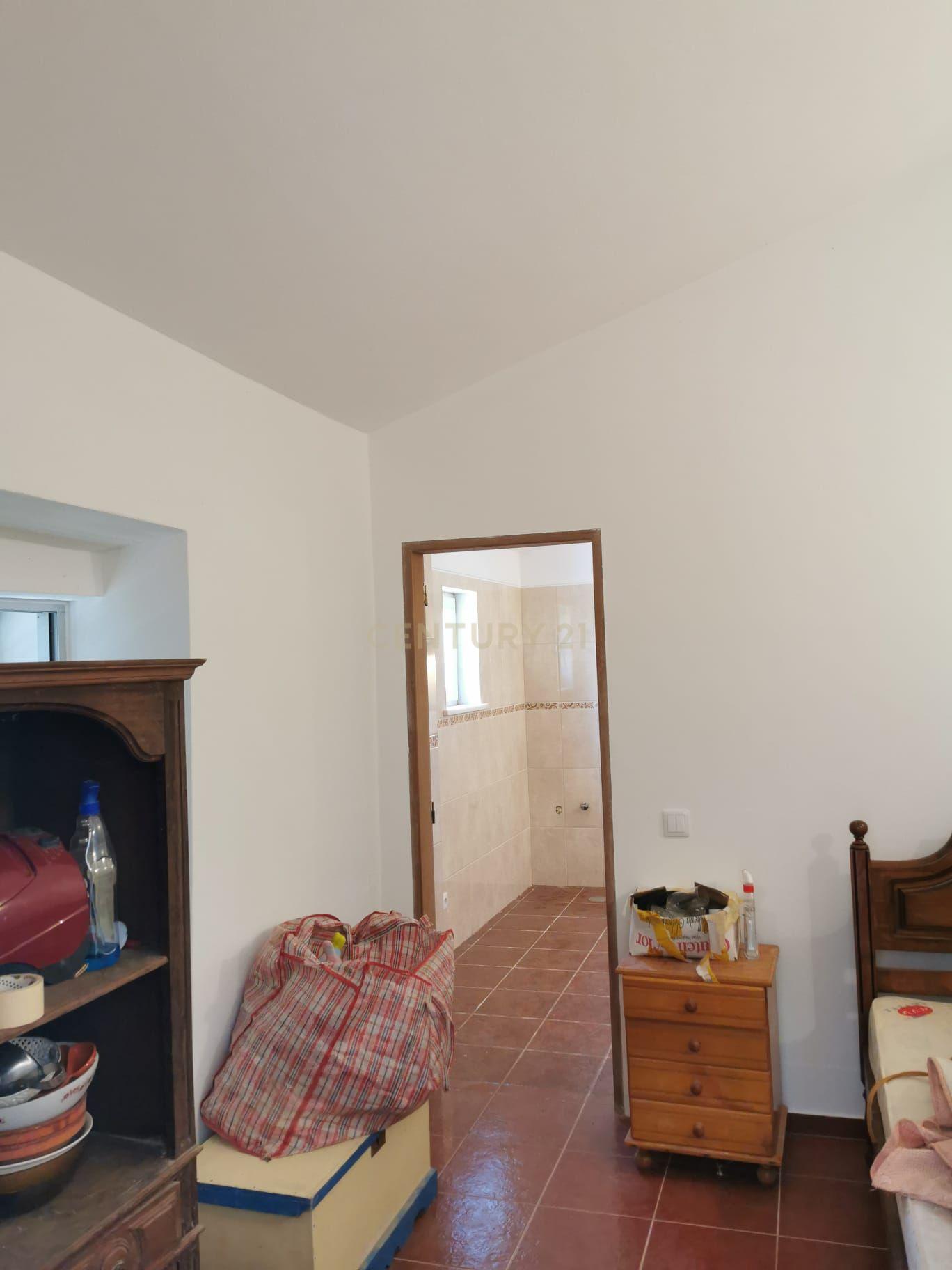 Casa terrea com anexo em ruina - Image 14
