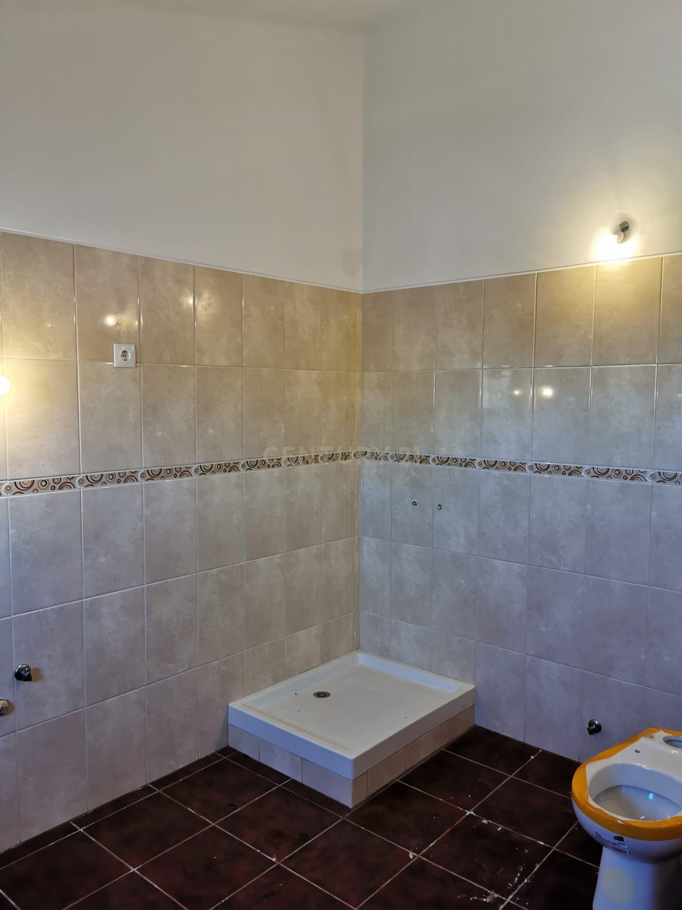 Casa terrea com anexo em ruina - Image 17