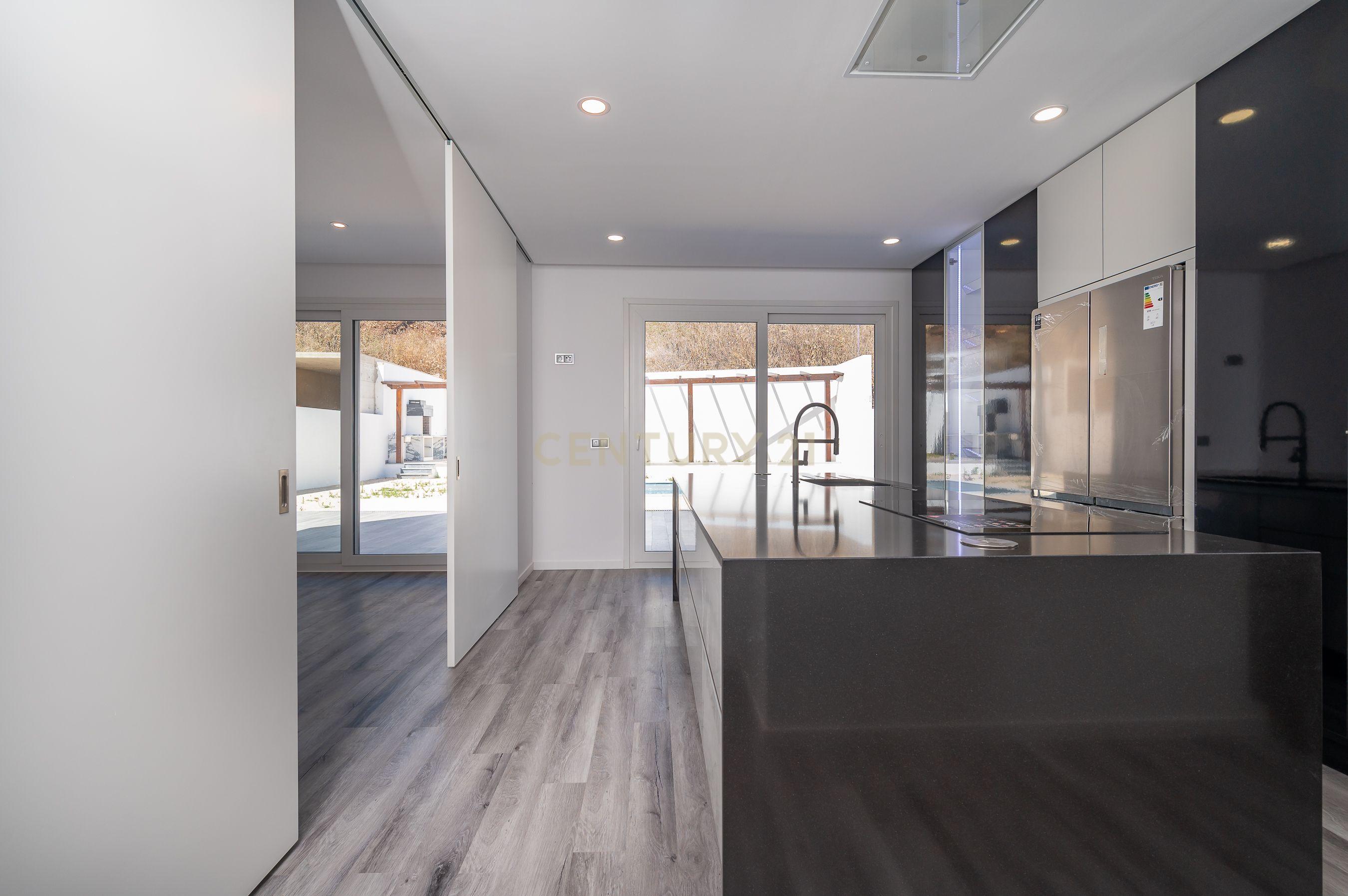 Moradia T5 de luxo com Piscina em Famões - Odivelas - Image 11