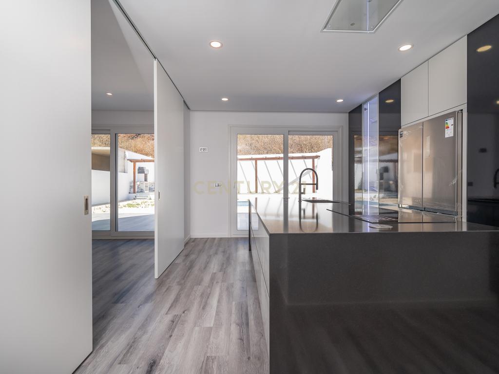 Moradia T5 de luxo com Piscina em Famões - Odivelas - Image 11