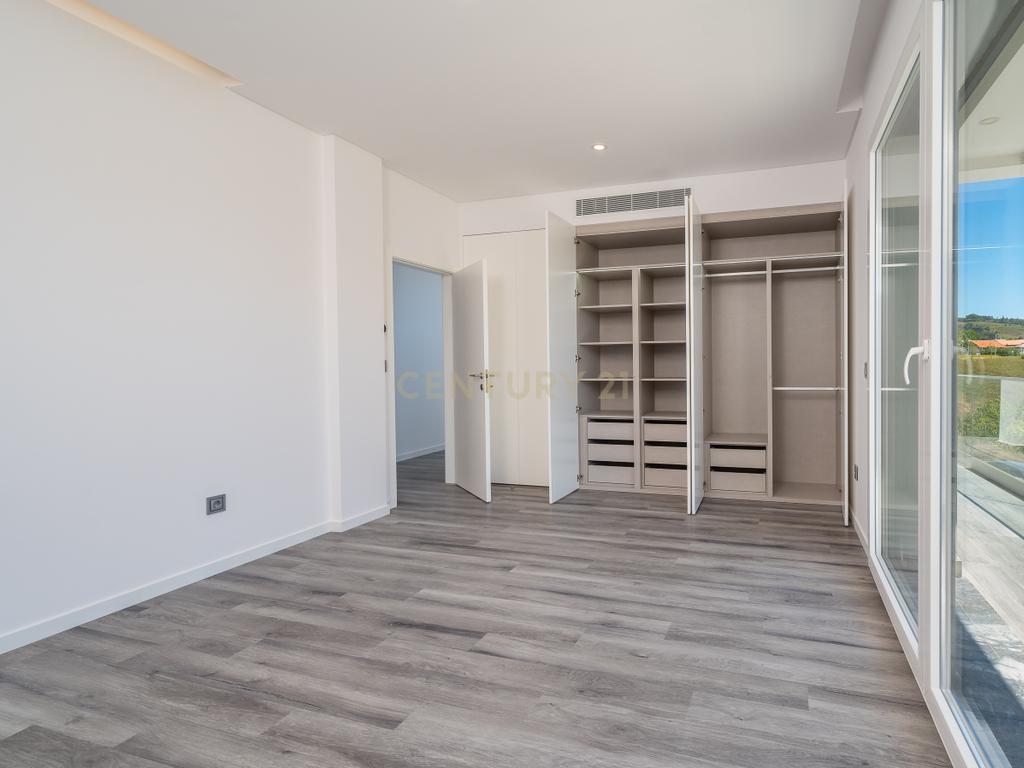 Moradia T5 de luxo com Piscina em Famões - Odivelas - Image 38