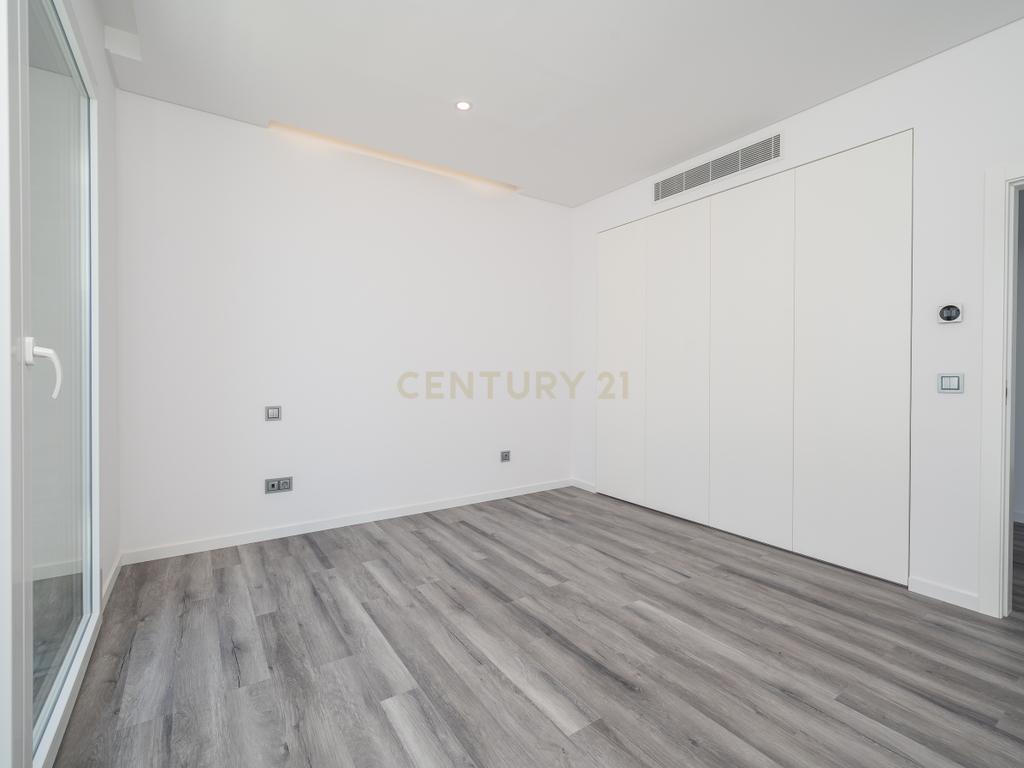 Moradia T5 de luxo com Piscina em Famões - Odivelas - Image 30