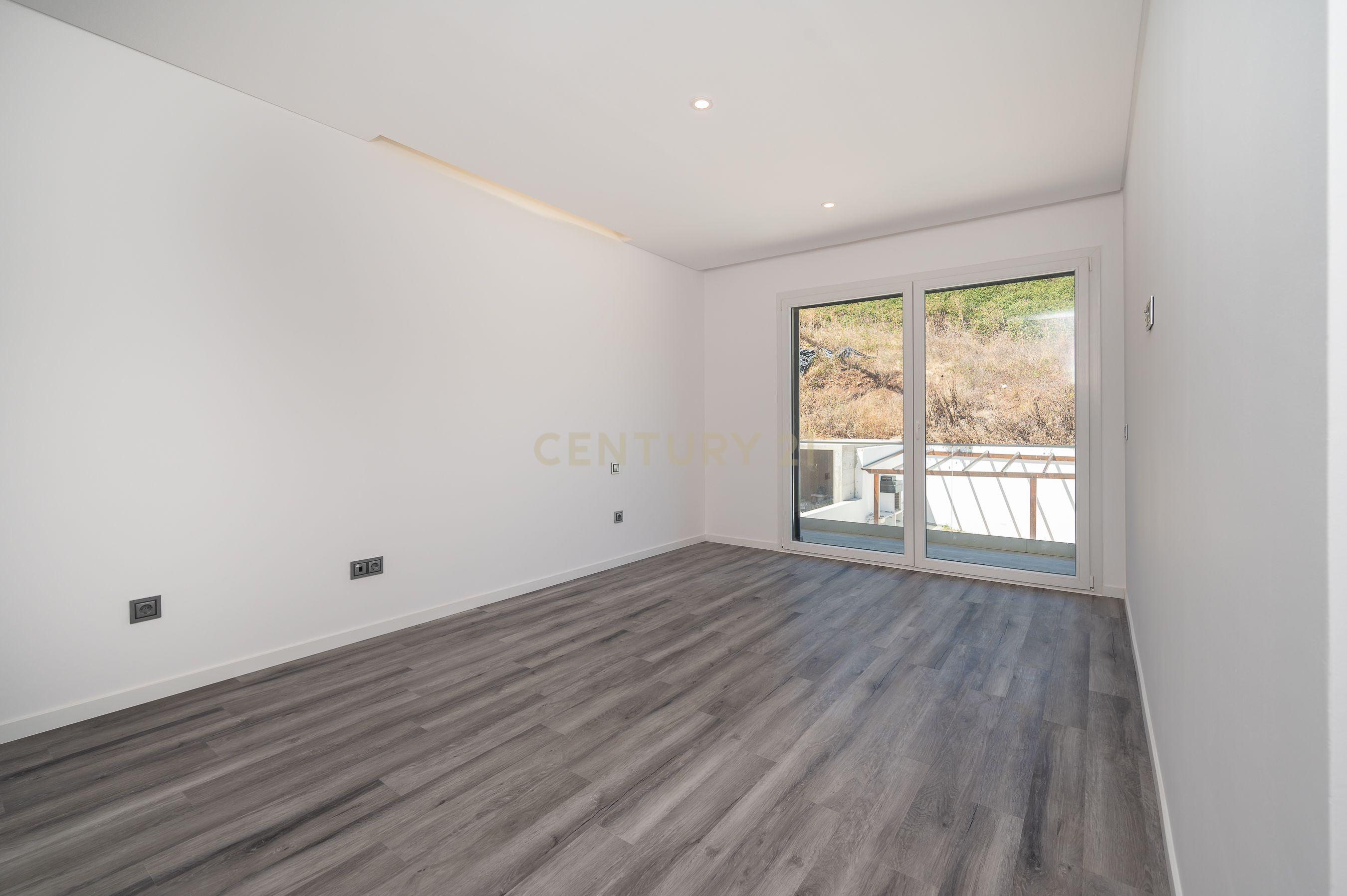 Moradia T5 de luxo com Piscina em Famões - Odivelas - Image 34