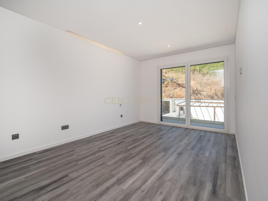 Moradia T5 de luxo com Piscina em Famões - Odivelas - Image 34