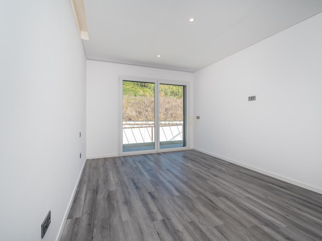 Moradia T5 de luxo com Piscina em Famões - Odivelas - Image 35