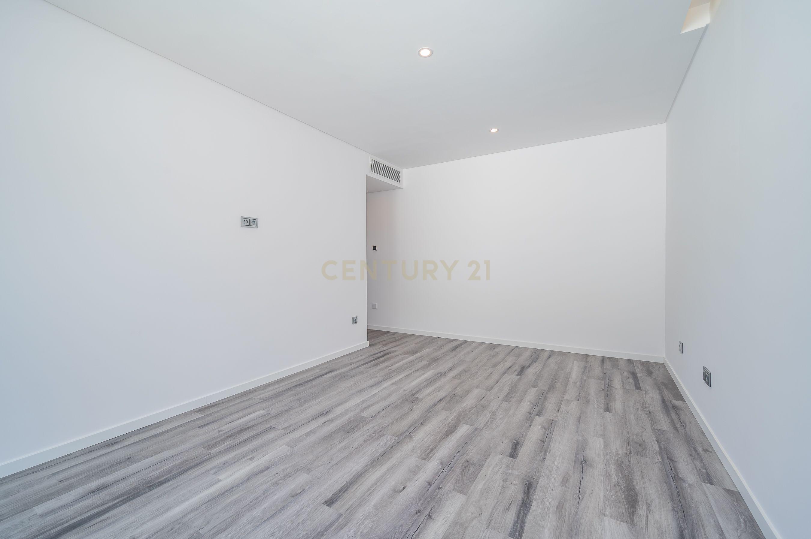 Moradia T5 de luxo com Piscina em Famões - Odivelas - Image 36