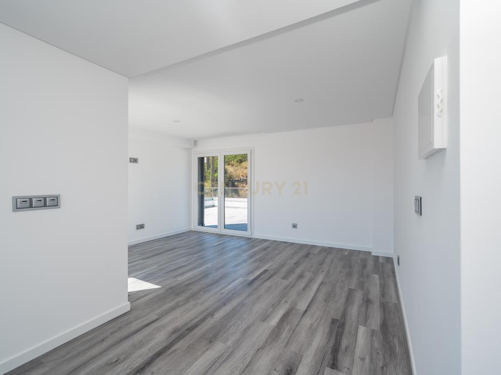 Moradia T5 de luxo com Piscina em Famões - Odivelas - Image 44